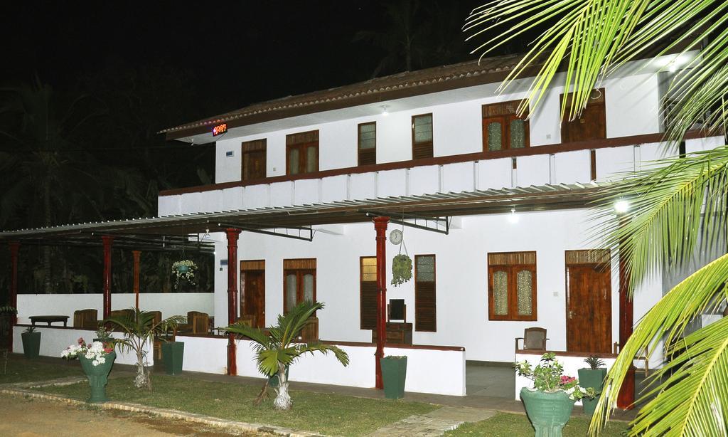 Hotel Flamingo Anuradhapura Dış mekan fotoğraf