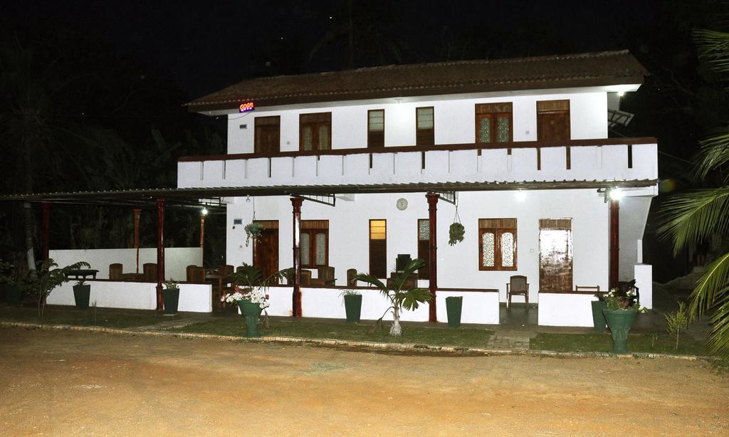 Hotel Flamingo Anuradhapura Dış mekan fotoğraf