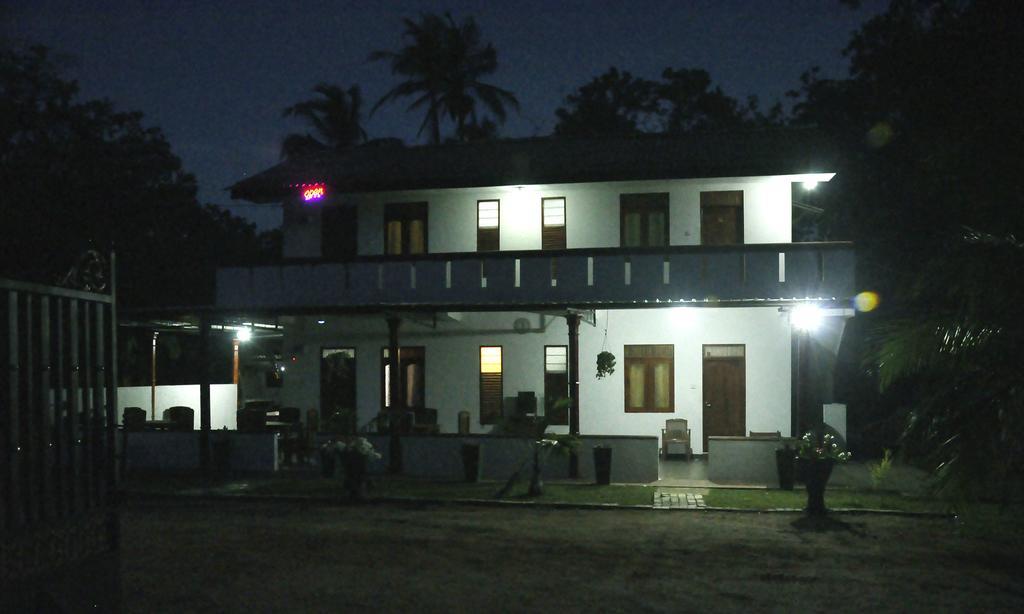 Hotel Flamingo Anuradhapura Dış mekan fotoğraf
